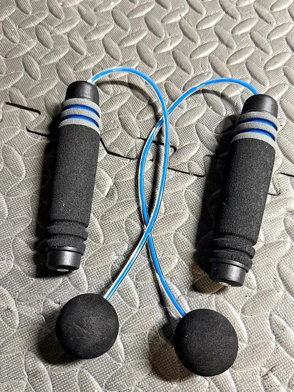 Beachbody BOD Rope Weighted Jump Rope Black & Blue